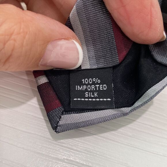 Covington Men's Gray & Maroon Silk Tie New With Tags - Picture 4 of 5